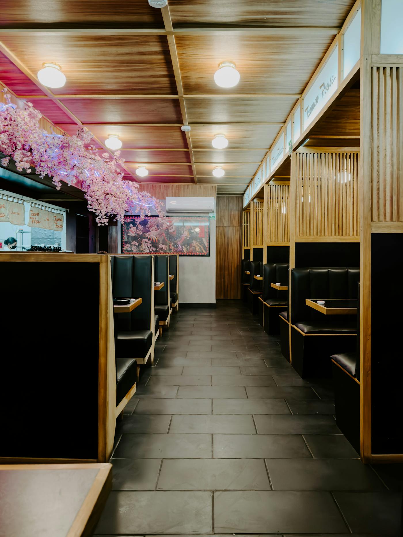 Makoto revolving sushi conveyor belt seating in Staten Island NY